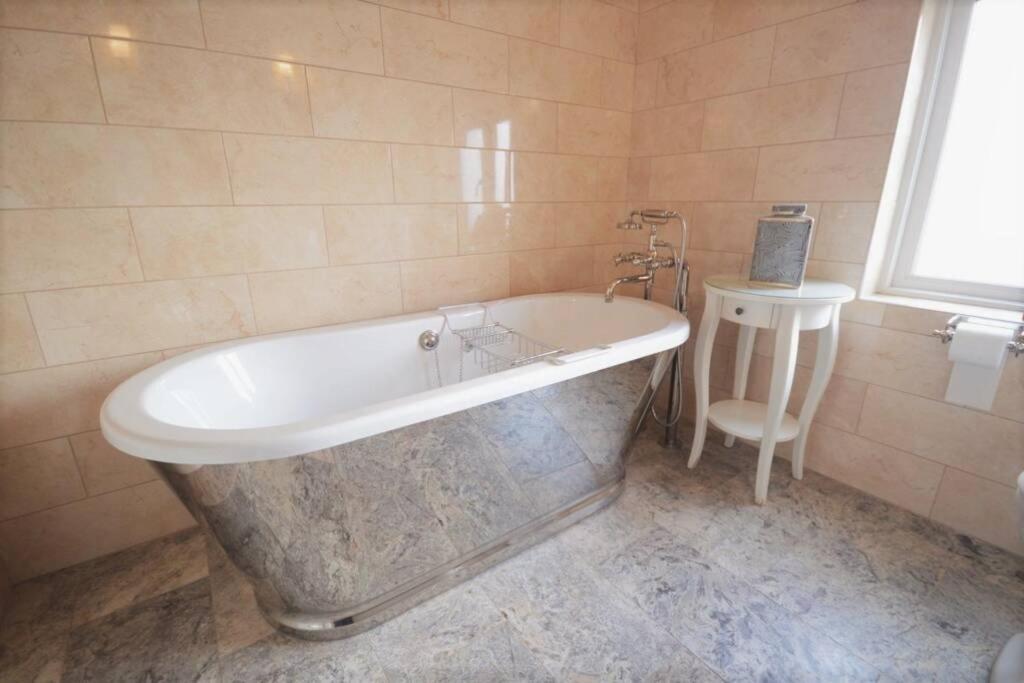 Moonfleet House Holiday home *
